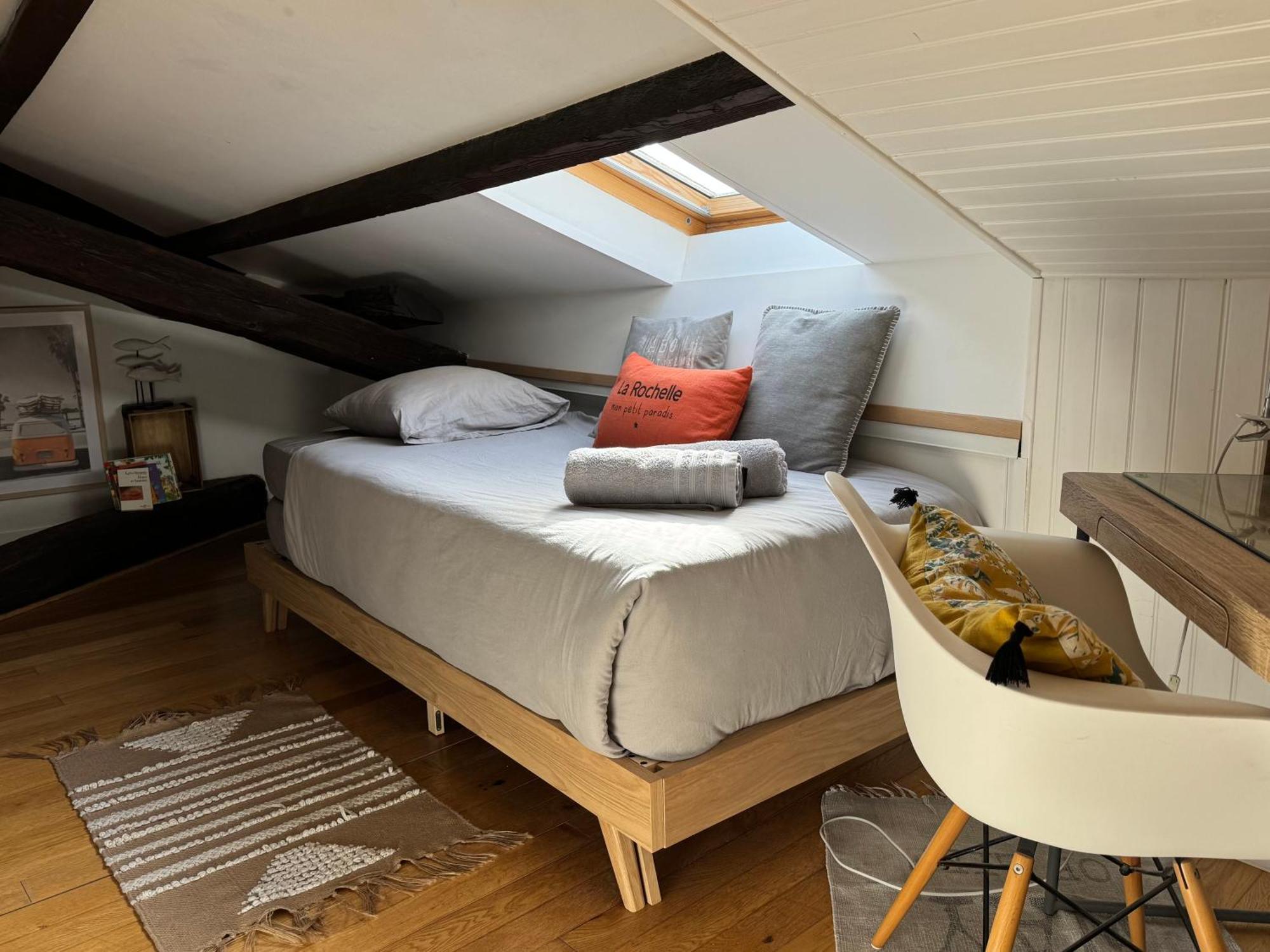 Ღ La Cabane Rochelaise • Vue Sur Le Vieux-Port La Rochelle  Luaran gambar