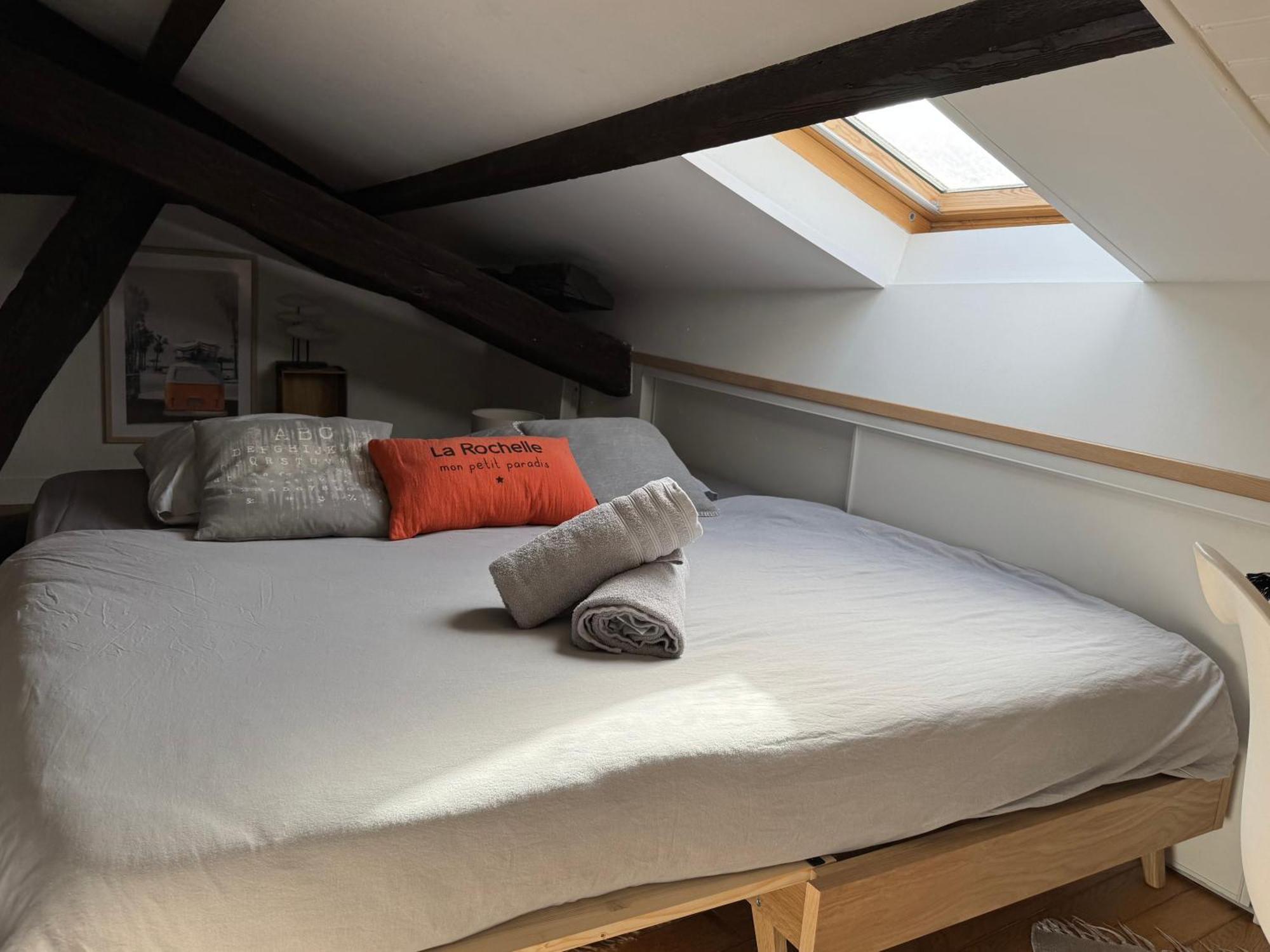 Ღ La Cabane Rochelaise • Vue Sur Le Vieux-Port La Rochelle  Luaran gambar