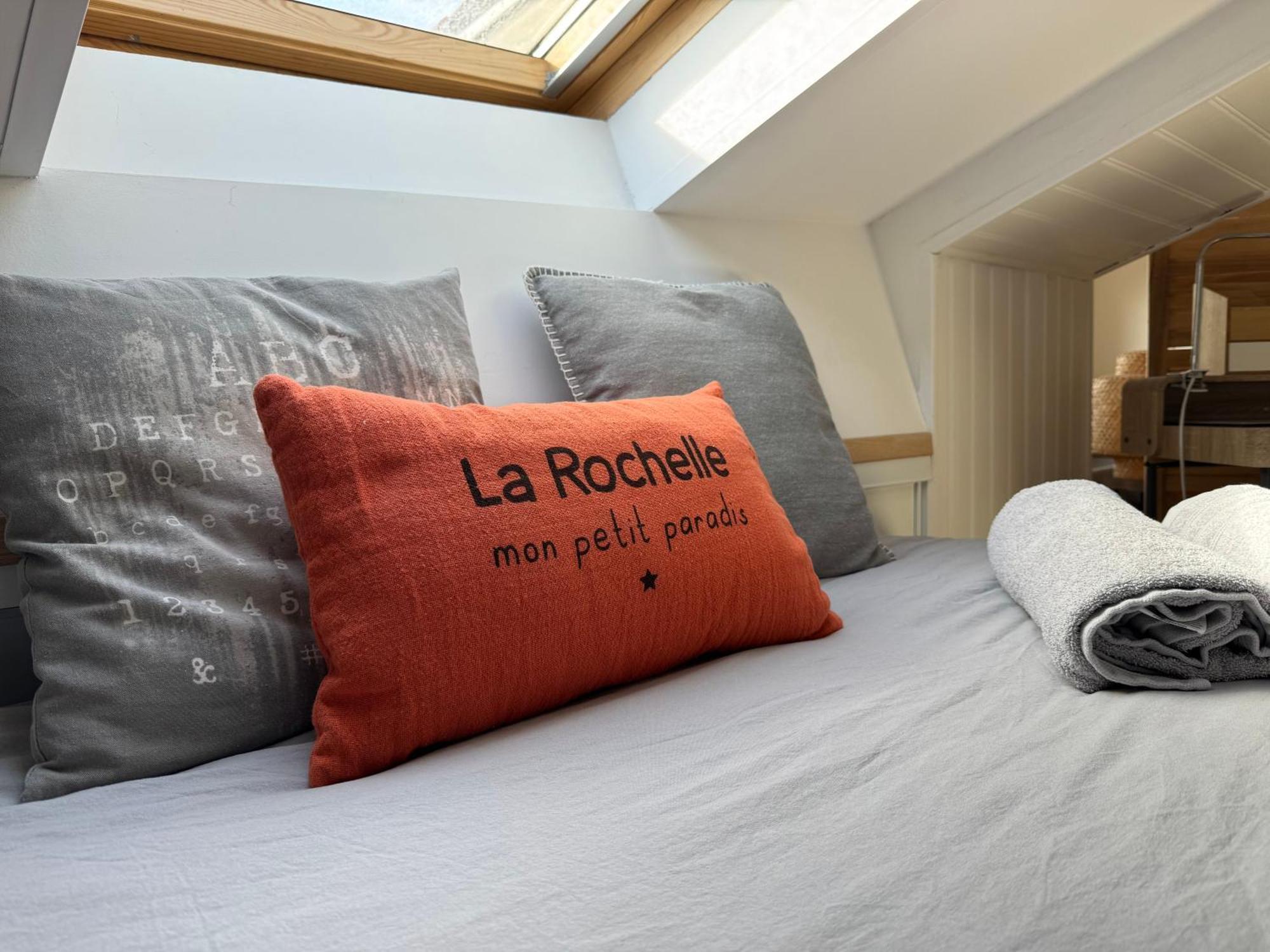 Ღ La Cabane Rochelaise • Vue Sur Le Vieux-Port La Rochelle  Luaran gambar