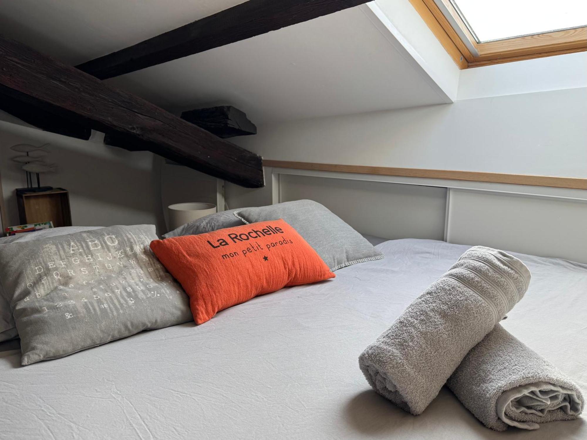 Ღ La Cabane Rochelaise • Vue Sur Le Vieux-Port La Rochelle  Luaran gambar